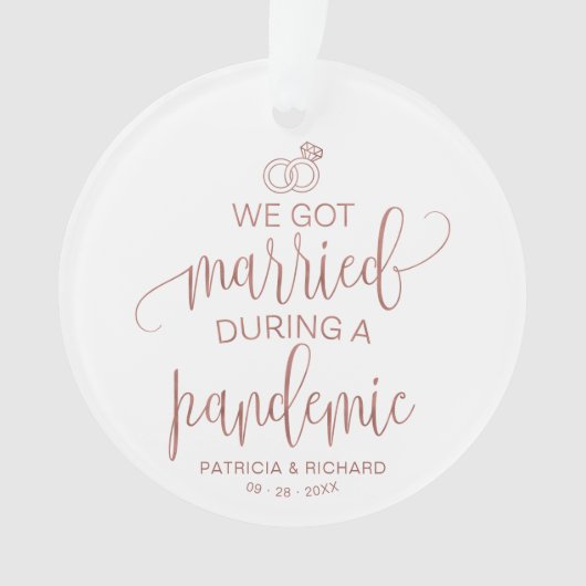 We zijn getrouwd tijdens een pandemische kerst met ornament (voorkant)