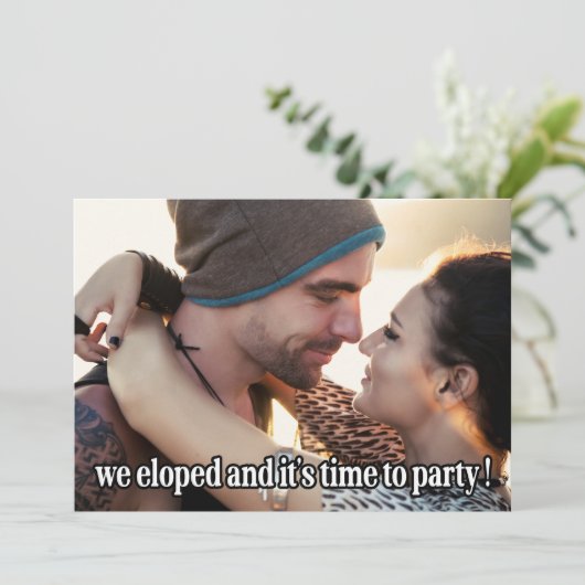 We Zijn Gevlucht Moderne Trouwfoto Aankondiging (Staand voorkant)