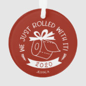 We zijn gewoon doorgewinterd met het grappige fees ornament (achterkant)