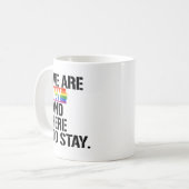 We zijn homo en hier om te blijven koffiemok (Voorkant links)