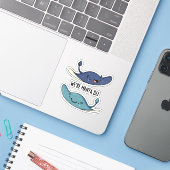 We zijn Manta Be Funny Manta Ray Pun Sticker (Laptop met iPhone)