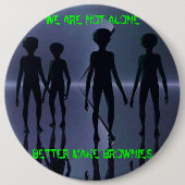 WE ZIJN NIET ALLEEN — Button (Voorkant)