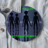 WE ZIJN NIET ALLEEN — Button (In situ)