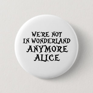 WE ZIJN NIET IN WONDERLAND MEER ALICE RONDE BUTTON 5,7 CM