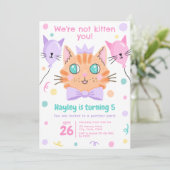We zijn niet kitten je Schattigee kitty cat verjaa Kaart (Staand voorkant)
