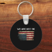 We zijn niet ok Amerikaanse vlag ondersteboven voo Sleutelhanger (Voorkant)