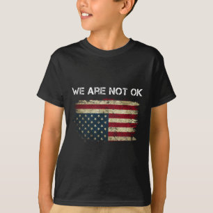 We zijn niet ok Amerikaanse vlag ondersteboven voo T-shirt