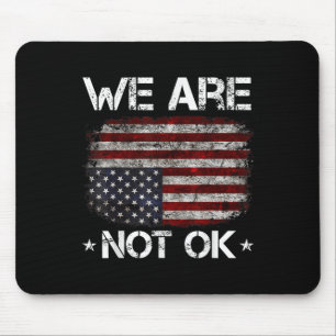 We zijn niet ok Shirt we zijn niet oké vlag op de  Muismat