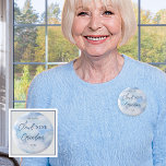 We zijn op Cloud Nine Blue Boy Baby shower oma Ronde Button 5,7 Cm<br><div class="desc">Welkom op ons "We Are On Cloud Nine Blue Boy Baby shower" collectie, waar elk stuk is ontworpen om uw viering van de aanstaande komst van uw kleintje te verheffen. Dit collectie vat de essentie van vreugde en anticipatie met zijn dromerige, grillige thema. Stel je voor dat je zweeft temidden...</div>