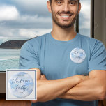 We zijn op Cloud Nine Blue Boy Baby shower papa Ronde Button 5,7 Cm<br><div class="desc">Welkom op ons "We Are On Cloud Nine Blue Boy Baby shower" collectie, waar elk stuk is ontworpen om uw viering van de aanstaande komst van uw kleintje te verheffen. Dit collectie vat de essentie van vreugde en anticipatie met zijn dromerige, grillige thema. Stel je voor dat je zweeft temidden...</div>
