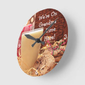 "We zijn op oma Time here" en koekjes en melk Ronde Klok (Hoek)