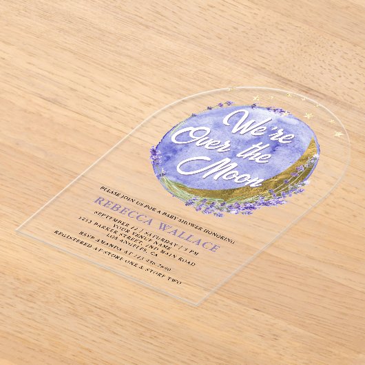 We zijn over het Moon Lavender Arch Baby shower Acryl Uitnodigingen (Laagn)