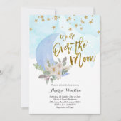 We zijn Over the Moon Blue Baby shower Invitation Kaart (Voorkant)