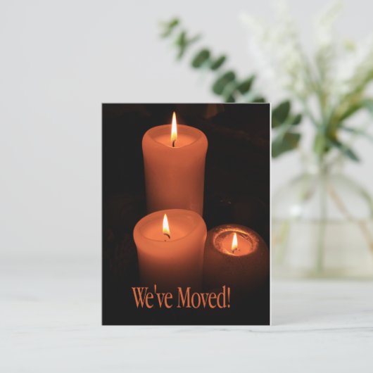 We zijn verhuisd. Kerst van kaarsen Briefkaart (Staand voorkant)