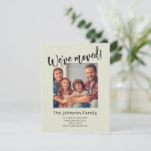 We zijn verhuisd Modern Stijlvol Familie Foto Budg Aankondiging (Staand voorkant)