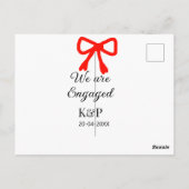 We zijn verloofd en voegen naamletter rode boog mo briefkaart (Achterkant)