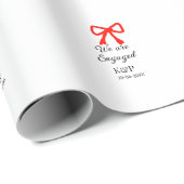 We zijn verloofd en voegen naamletter rode boog mo cadeaupapier (Rol Hoek)