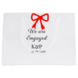 We zijn verloofd en voegen naamletter rode boog mo groot cadeauzakje