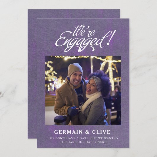 We zijn verloofd Foto Paarse en Witte Verlovingsfe Aankondiging (Voorkant / Achterkant)