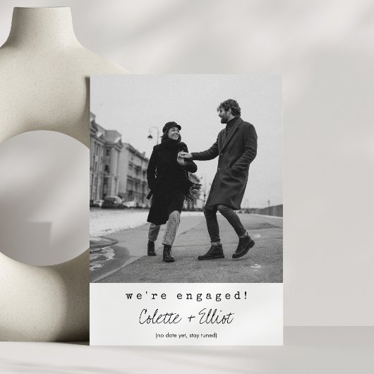 We zijn verloofd met twee foto eenvoudige elegante aankondiging