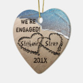 We zijn verloofd met Two Hearts in Sand Holiday Or Keramisch Ornament (Links)