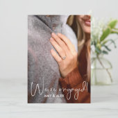 We zijn verloofd! Modern Engagement Party Kaart (Staand voorkant)