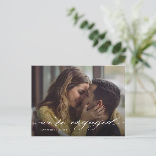 We zijn verloofd Moderne foto  Aankondigingskaart (Staand voorkant)