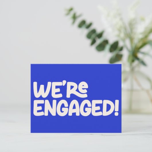 We zijn verloofd Retro Groovy speels uniek blauw Briefkaart (Staand voorkant)