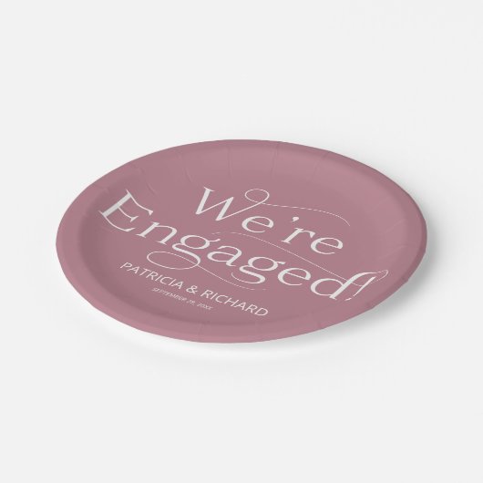 We zijn verloofd Verlovingsfeest Stof Roze Papieren Bordje (Gekanteld)