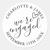 We zijn verlovingsfeest zwart op wit ronde sticker (Voorkant)