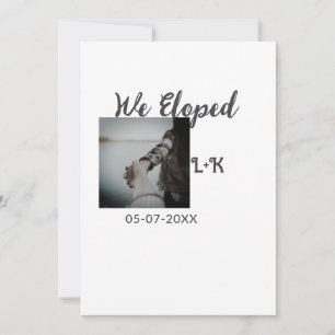 We zijn weggelopen, net getrouwd, foto naam letter feestdagenkaart