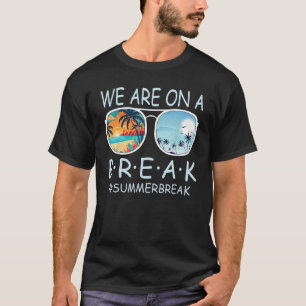 We zitten op een pauze in de klas van de zomerpauz t-shirt