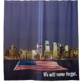 We zullen nooit 9-11 toespelingen vergeten douchegordijn (Voorkant)