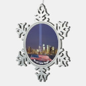 We zullen nooit 9-11 toespelingen vergeten tin sneeuwvlok ornament (Rechts)