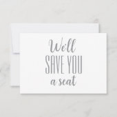 "We zullen u een stoel besparen" Minimalistische R RSVP Kaartje (Voorkant)