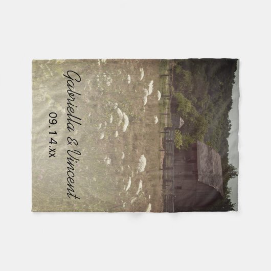 Weathered Barn Country Wedding Fleece Deken (Voorkant (Horizontaal))