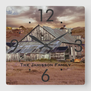 Weathered Barn met Storm Clouds Personalized Clock Vierkante Klok