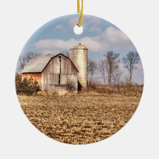 Weathered Barn & Silo op Cornfield Keramisch Ornament (Voorkant)