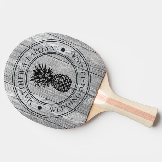 Weathered Dark Gray Pineapple Wedding Crest & Name Tafeltennisbatje (Zijkant)