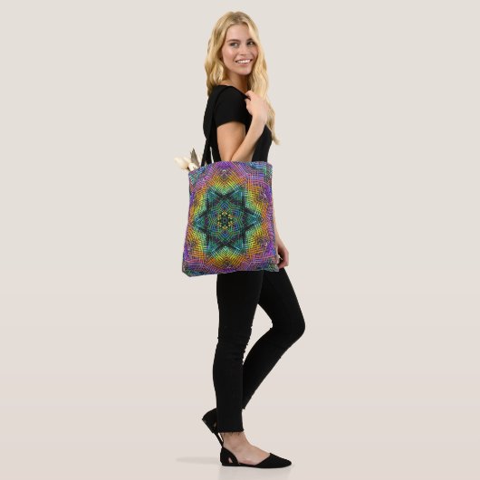 Weave Mandala Blauwgroen Geel en Roze Tote Bag (Op model)