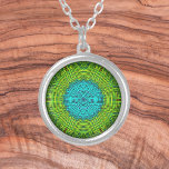 Weave Mandala Blue en Green Zilver Vergulden Ketting<br><div class="desc">Deze funky mandala is groen en blauw in een lappendeken,  geweven draadstijl. Psychedelische visuals voor de moderne hippie of iedereen die van grove kleuren houdt.</div>