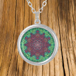 Weave Mandala Green Blue en Red Zilver Vergulden Ketting<br><div class="desc">Deze funky mandala heeft een groene,  blauwe en rode mand in een mand-weefstijl. Psychedelische visuals voor de moderne hippie of iedereen die van grove kleuren houdt.</div>
