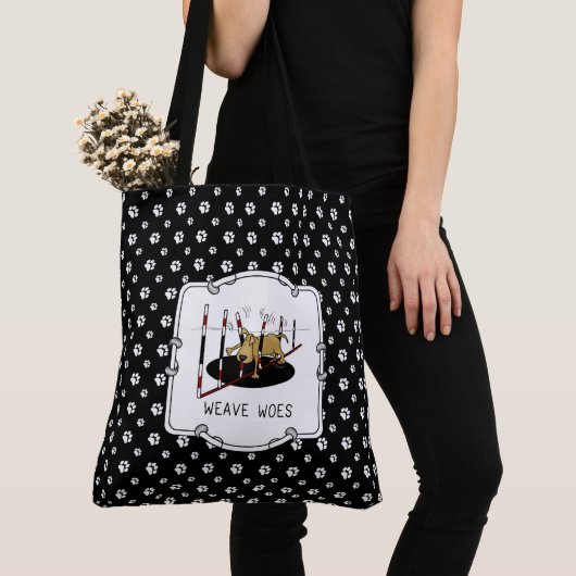 Weave Woes - grappige hondenbehendigheid Tote Bag (Dichtbij)