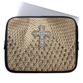 Weaved Hoesje laptop met Rhinestone & Pearl Cross Sleeve