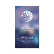 Web Designer IT-computer met wazige spotlichten