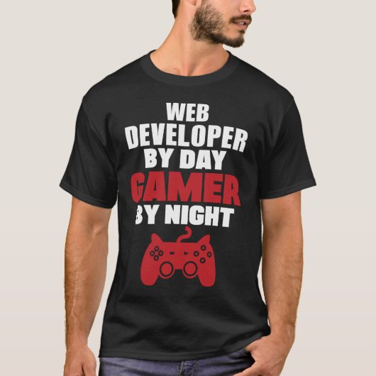 Web-ontwikkelaar per dag gamer 's nachts t-shirt (Voorkant)