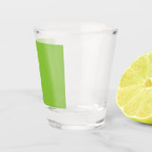 Website met een groene achtergrond en witte rand shot glas (Rechts)