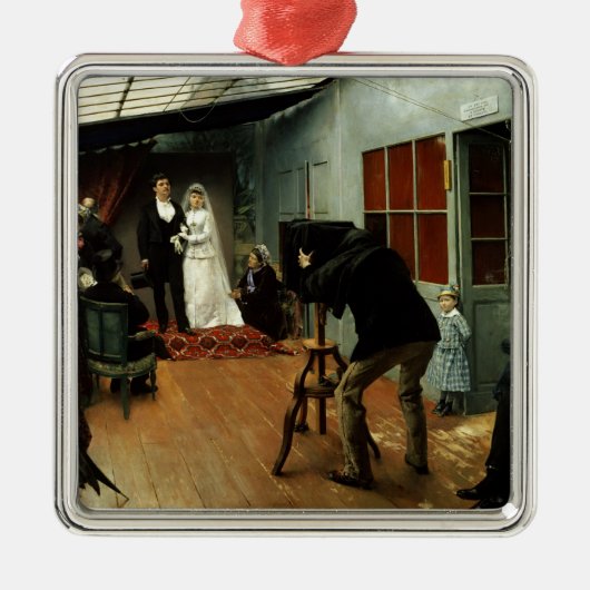 Wedden bij de fotograaf 1878-9 metalen ornament (Voorkant)