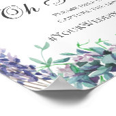 Weddenbordje. Paarse florale instagram hashtag Poster (Hoek)