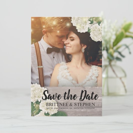 Weddenfoto Save the Date Hydrangeas Lights Wood (Staand voorkant)